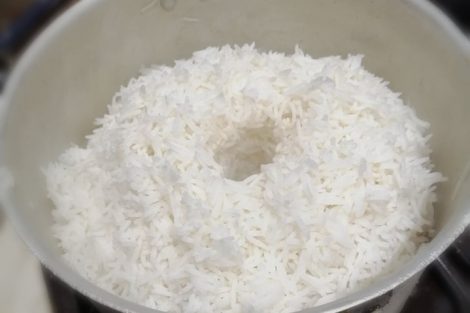 Tahdig – Persian crispy rice - ته دیگ - Vegan Middle East